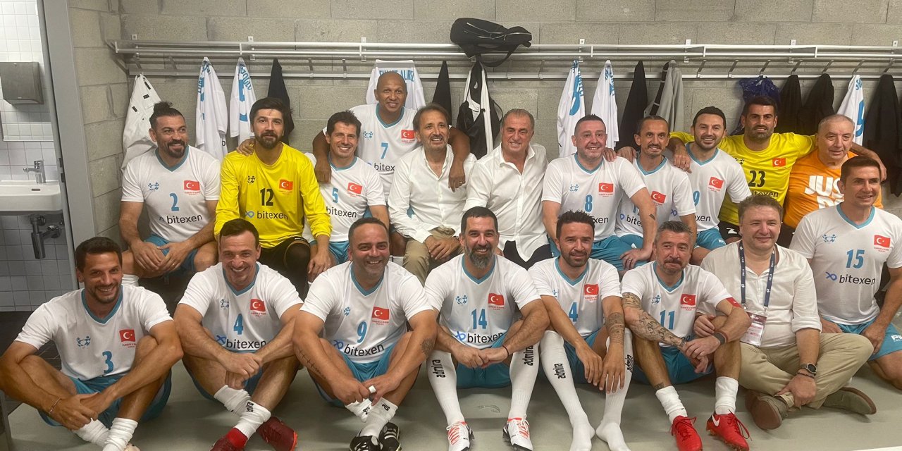 Replay Maçında Terim Kadroyu Unuttu, Oyuncular Yardımcı Oldu