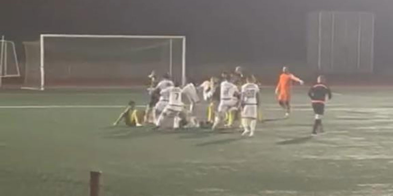 Amatör maçta futbolcular tekme tokat birbirine girdi