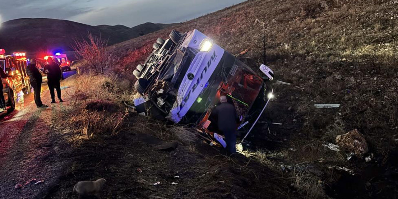 Yolcu otobüsü devrildi: 2 ölü, 21 yaralı
