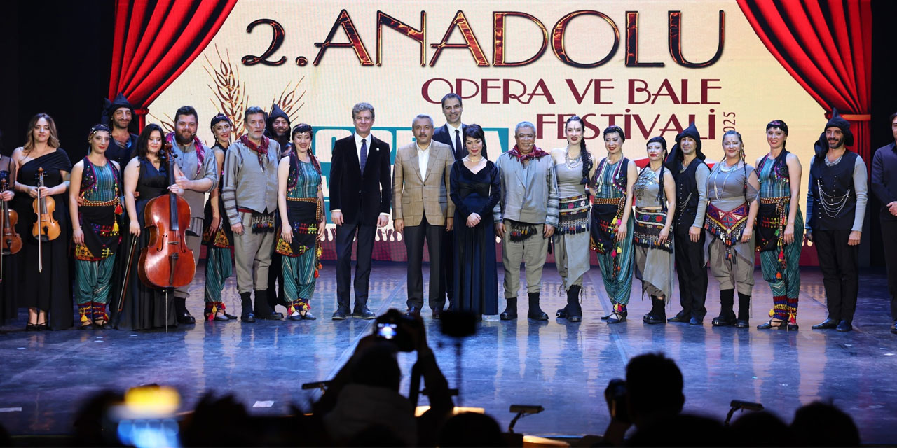 Rize'de Folklorama Müzikali İzleyicilerden Tam Not Aldı!