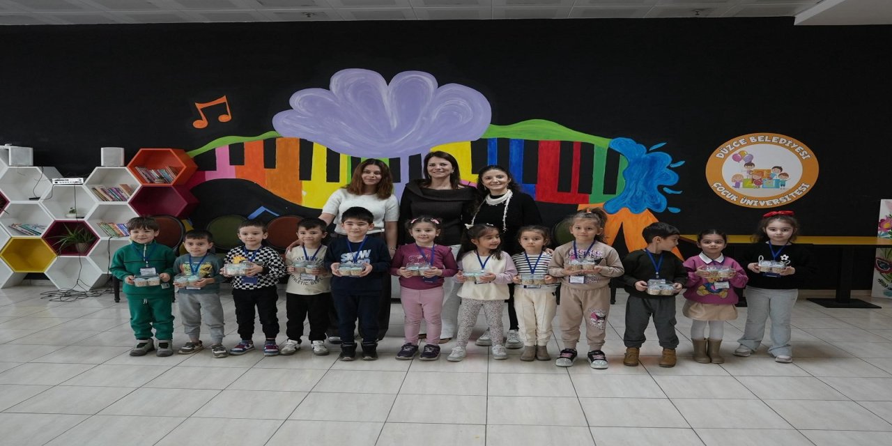 Çocuk üniversitesi minik öğrencileri ağırladı