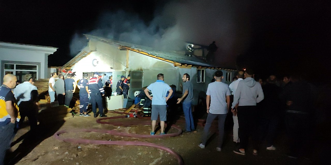 Ahşap Atölyesindeki Yangın Söndürüldü