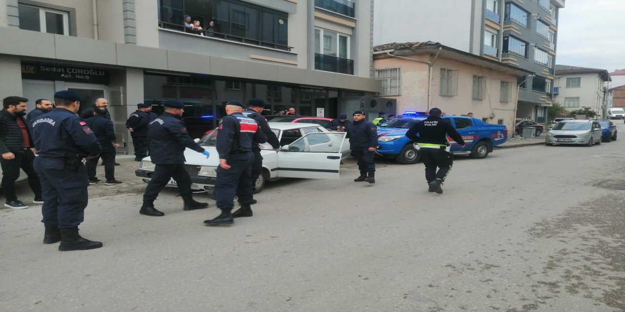 Jandarma personelini yaralayan sürücü, kovalamaca sonrası yakalandı