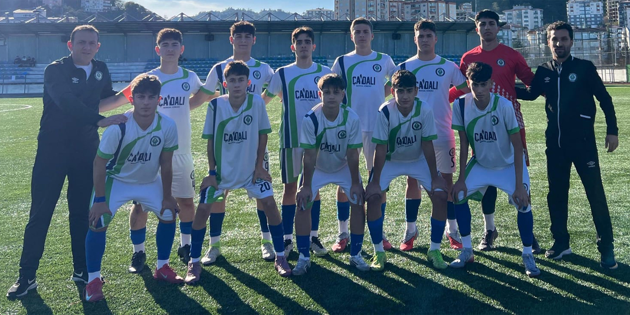 Rize Belediyespor U16, Çaykurspor'u 4-0 ile geçti
