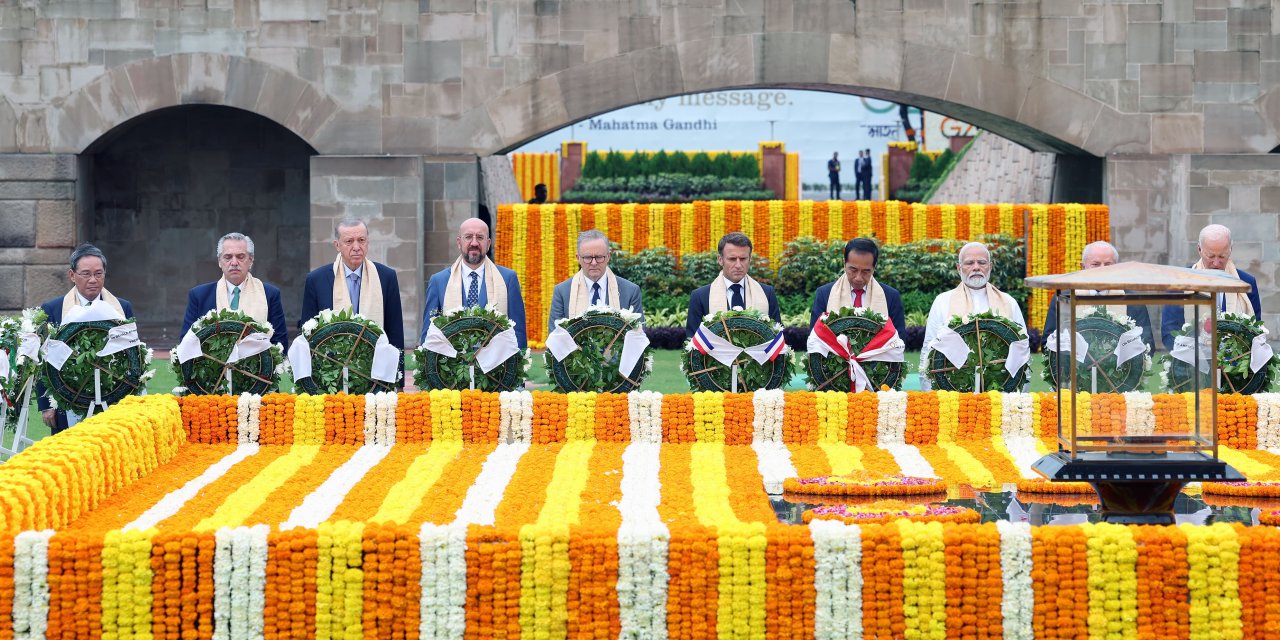 Erdoğan, Mahatma Gandhi'nin Anıt Mezarını Ziyaret Etti