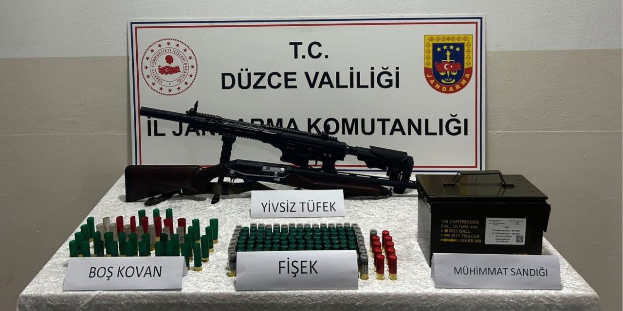 Düzce’de evinin bahçesinde havaya ateş eden 2 kişi yakalandı