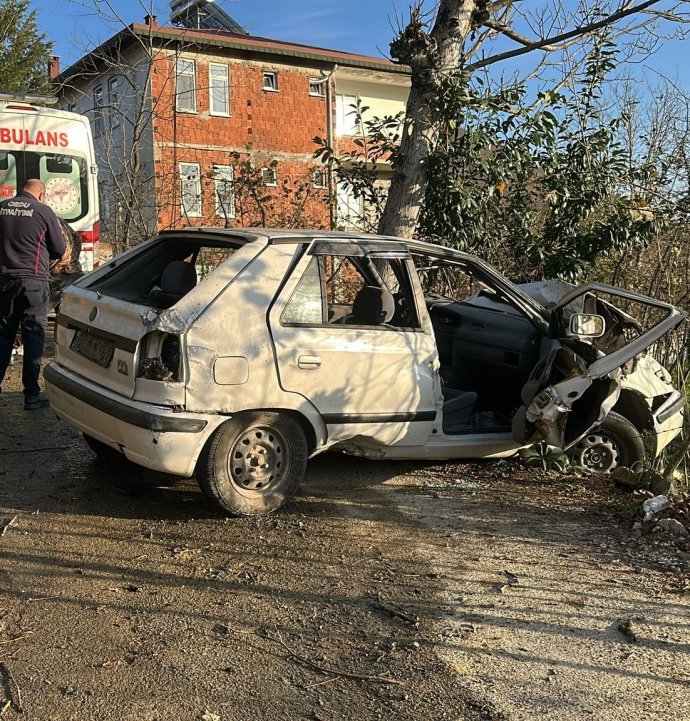 Ordu'da otomobil fındık bahçesine devrildi: Anne ve kızı yaralandı