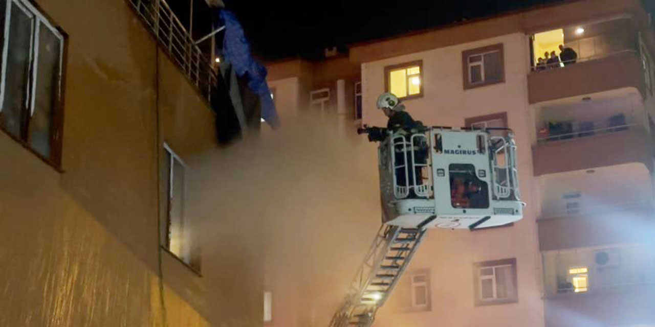 Rize'de çay toplama makinesi deposunda yangın