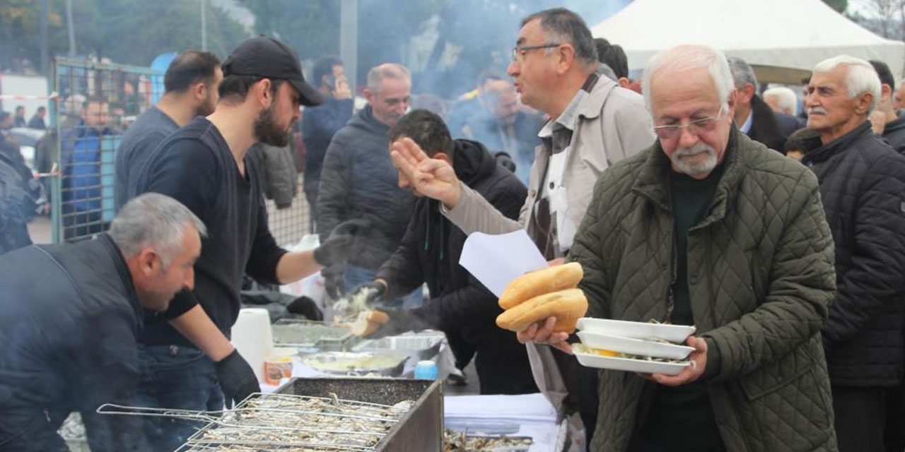 Ordu'da binlerce vatandaş hamsi festivalinde buluştu: 7 ton hamsi tüketildi