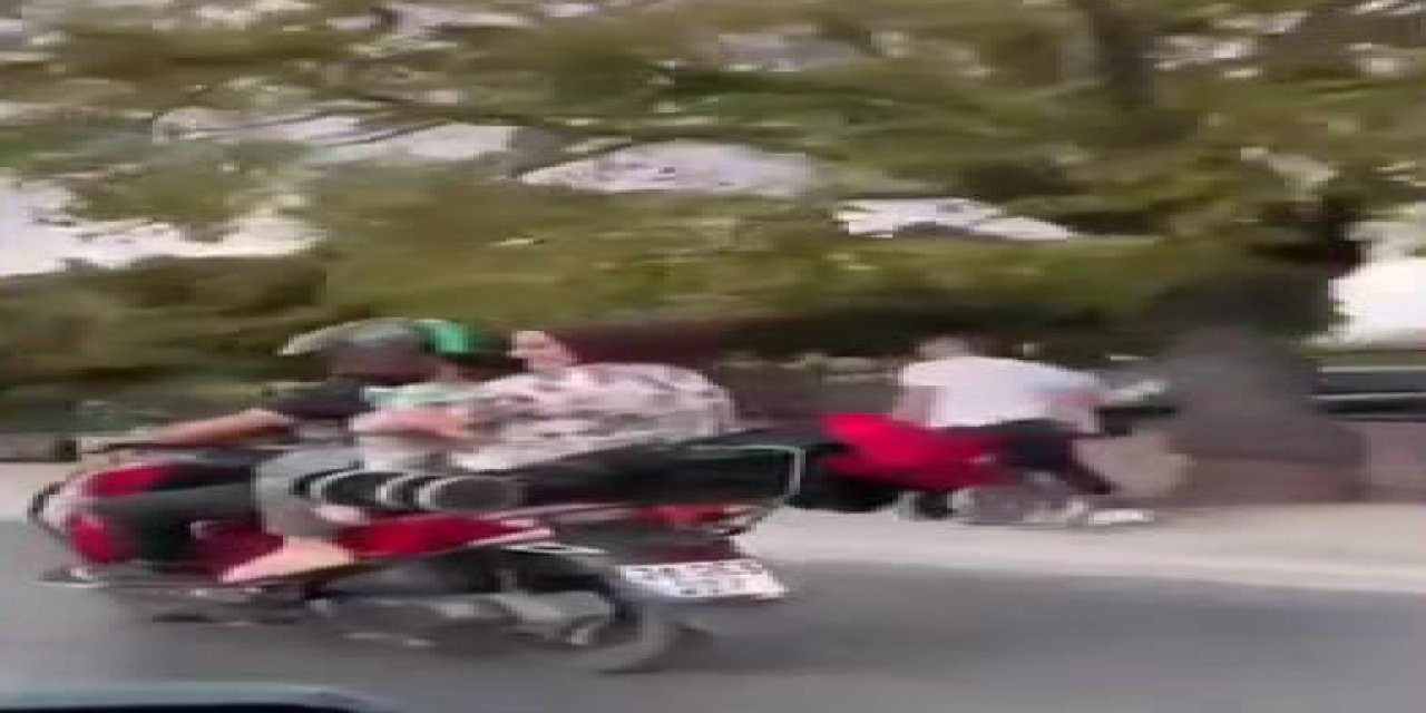 Güngören'de Kucağında Çocukla Motosikletteki Tehlikeli Yolculuk Kamerada