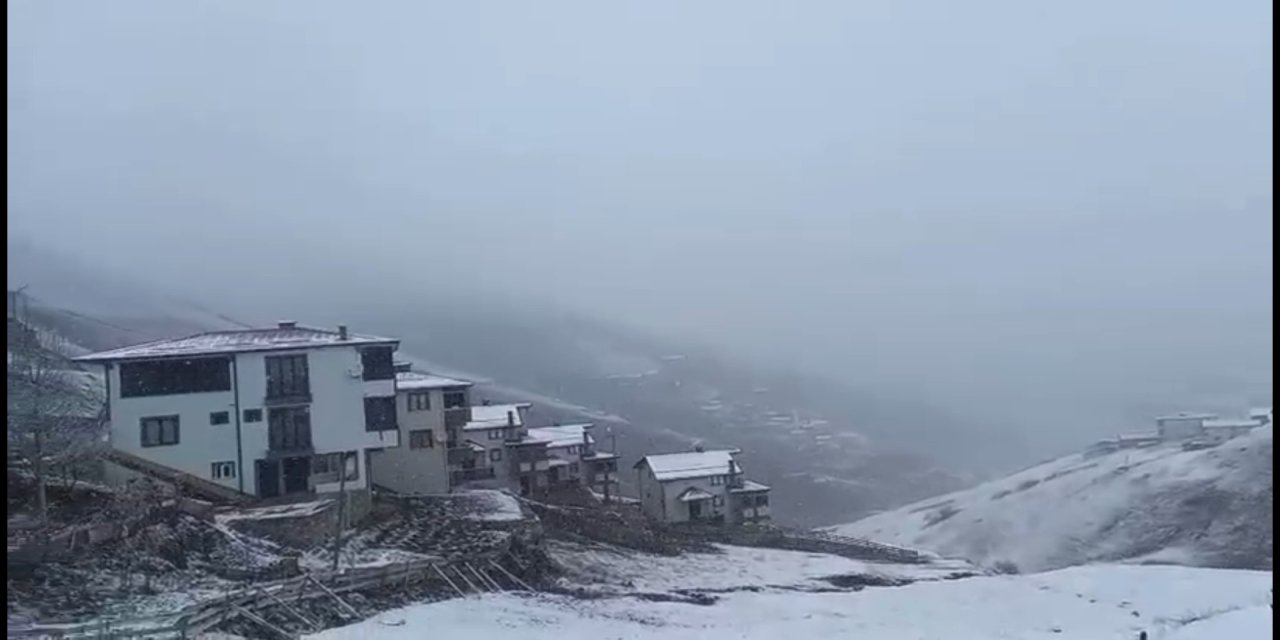 Rize’de kar yağışı yüksek kesimlerde etkili oluyor