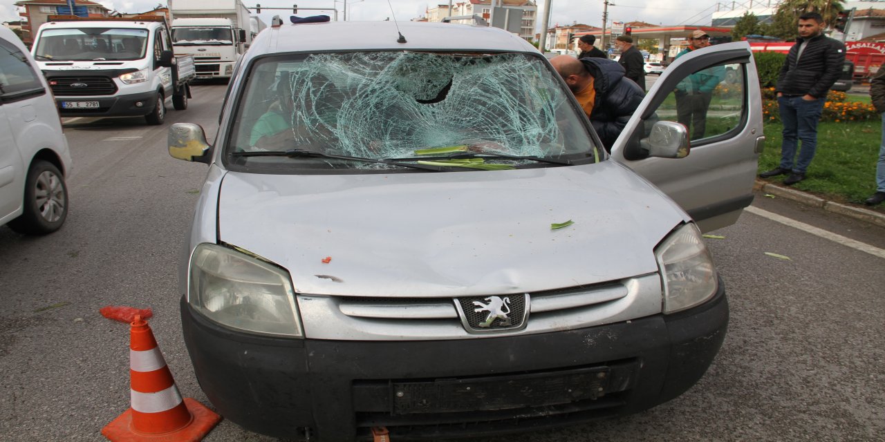 Hafif ticari aracın çarptığı bisikletli ağır yaralandı