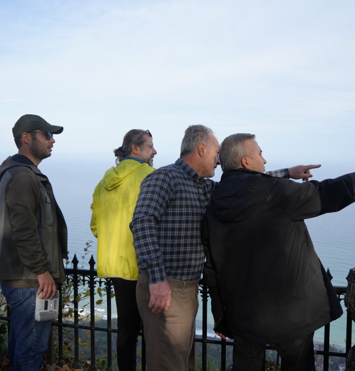 Köylülerin yaptığı teras manzarasıyla ziyaretçileri mest ediyor