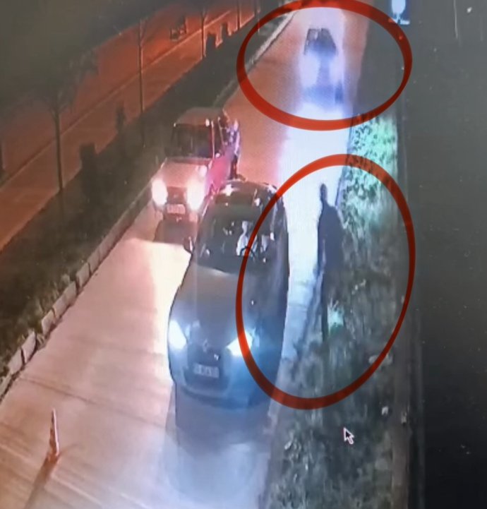 Dehşet saçan aracın polise çarpma anı kameraya yansıdı