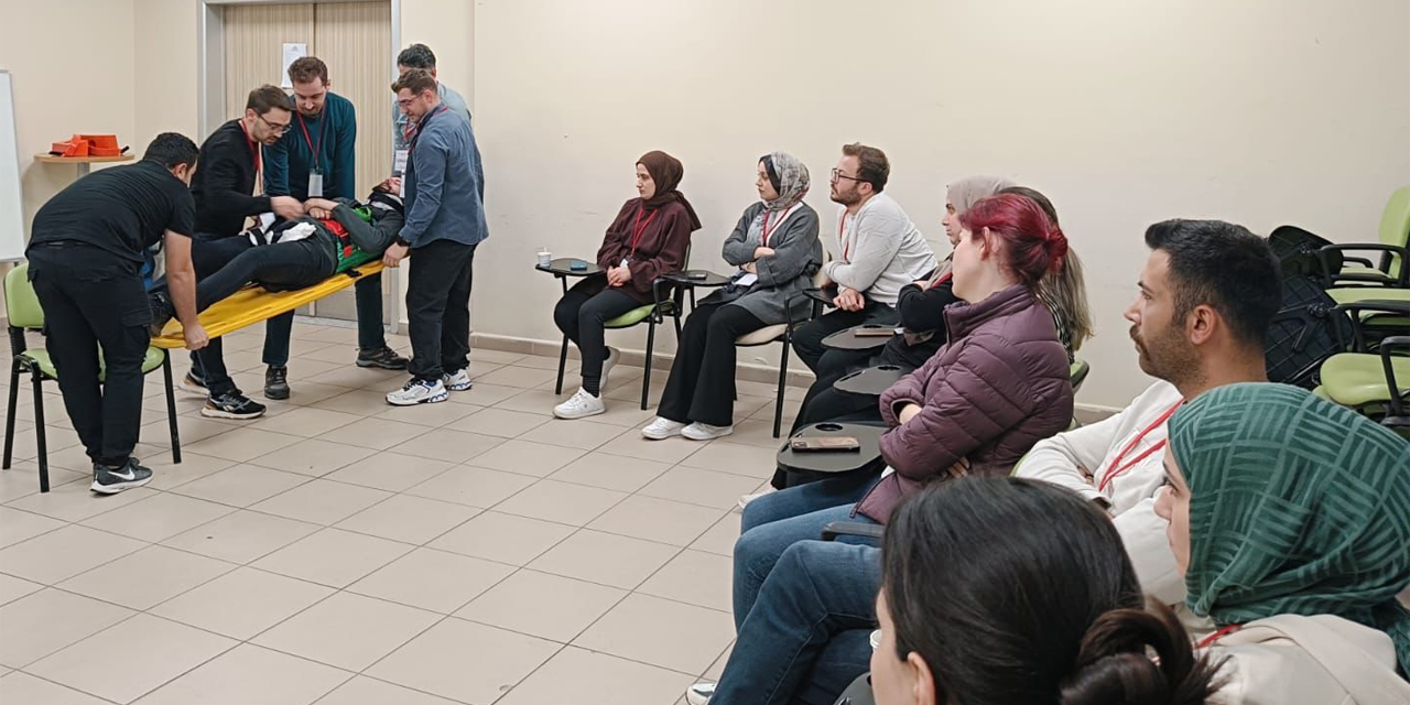 Rize'de acil sağlık çalışanlarına TİLYAD Eğitimi verildi