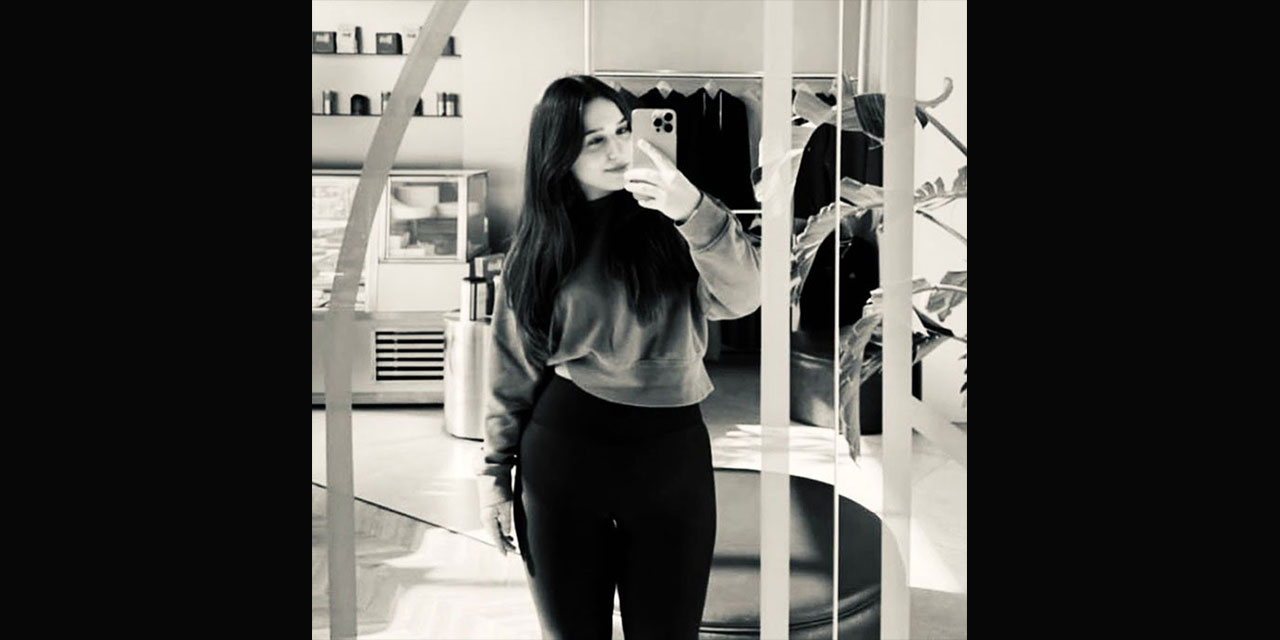 Kendisinden ayrılan kız arkadaşını evine girerken öldürdü