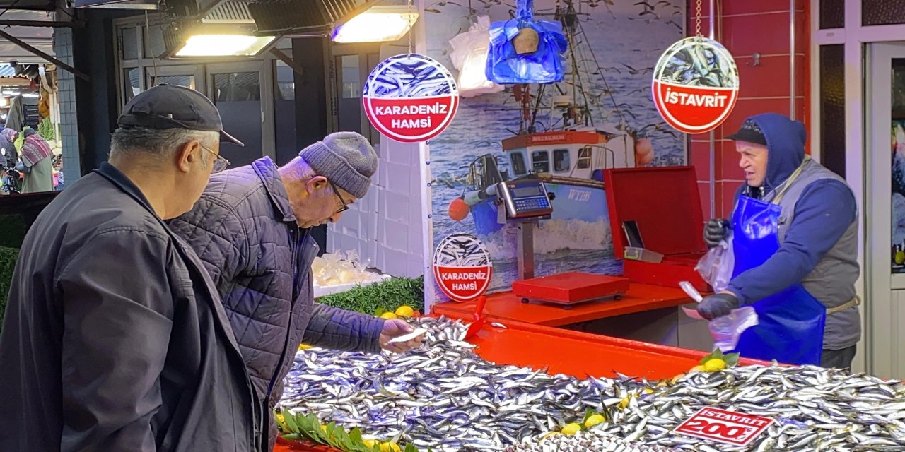 Bolu'da fırtına balık tezgahlarını vurdu