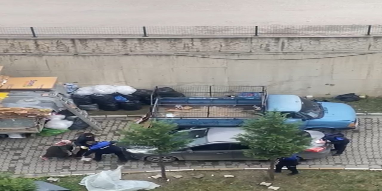 Site içinde karton istifleyen anne ve oğlu zabıtalara saldırdı