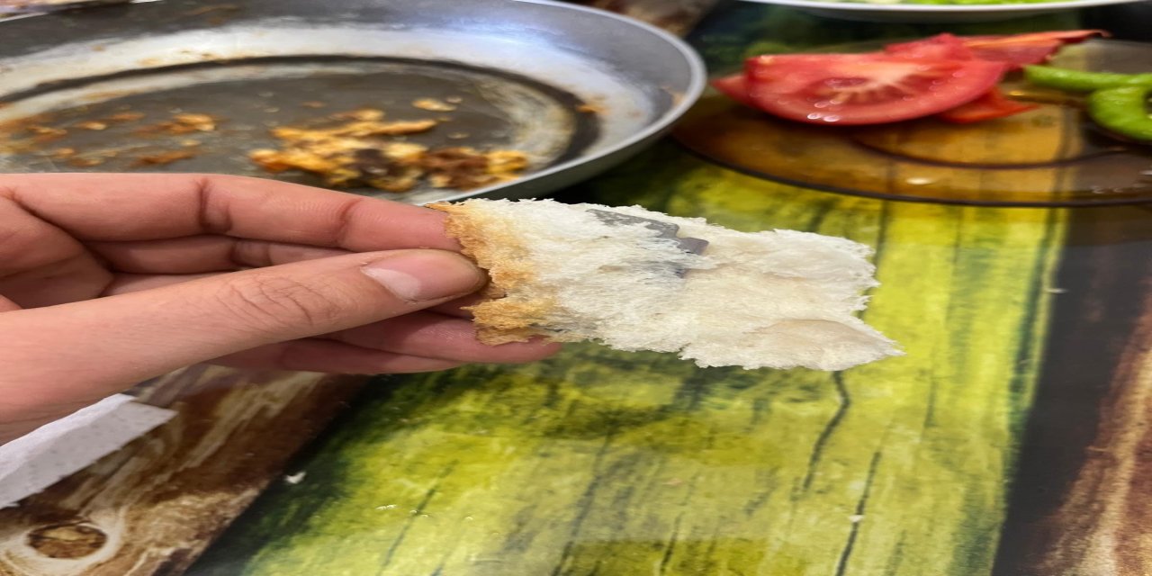 Ekmeğin içinden çıkanı görünce şok oldu