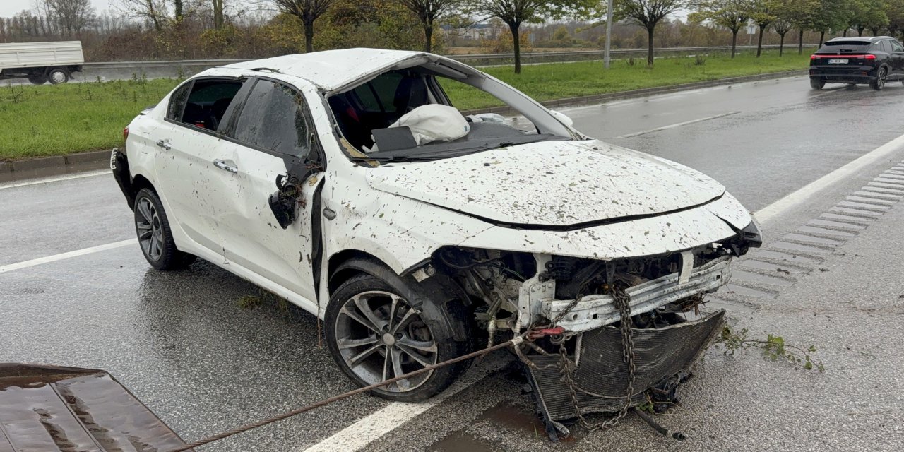 Rize plakalı otomobil takla attı: 3 yaralı