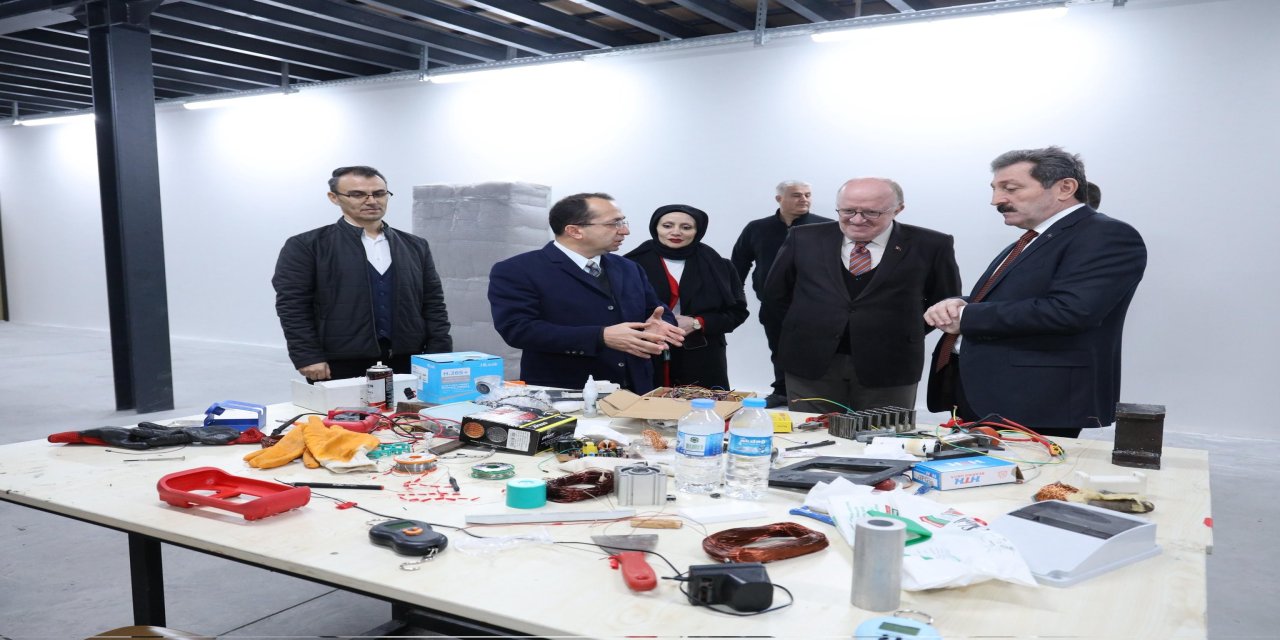 Türk mühendislerden çocuklar için mobil yürüme robotu