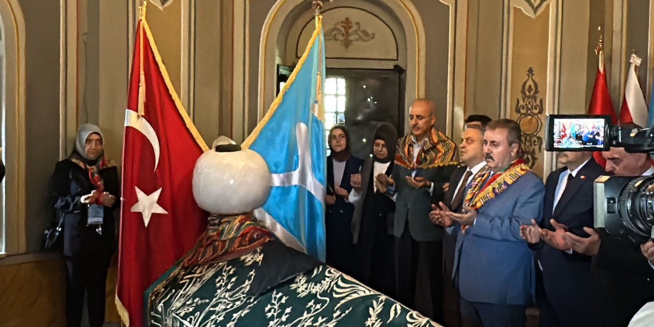 Tbmm Başkanı Kurtulmuş, Ertuğrul Gazi Türbesi’ni Ziyaret Etti