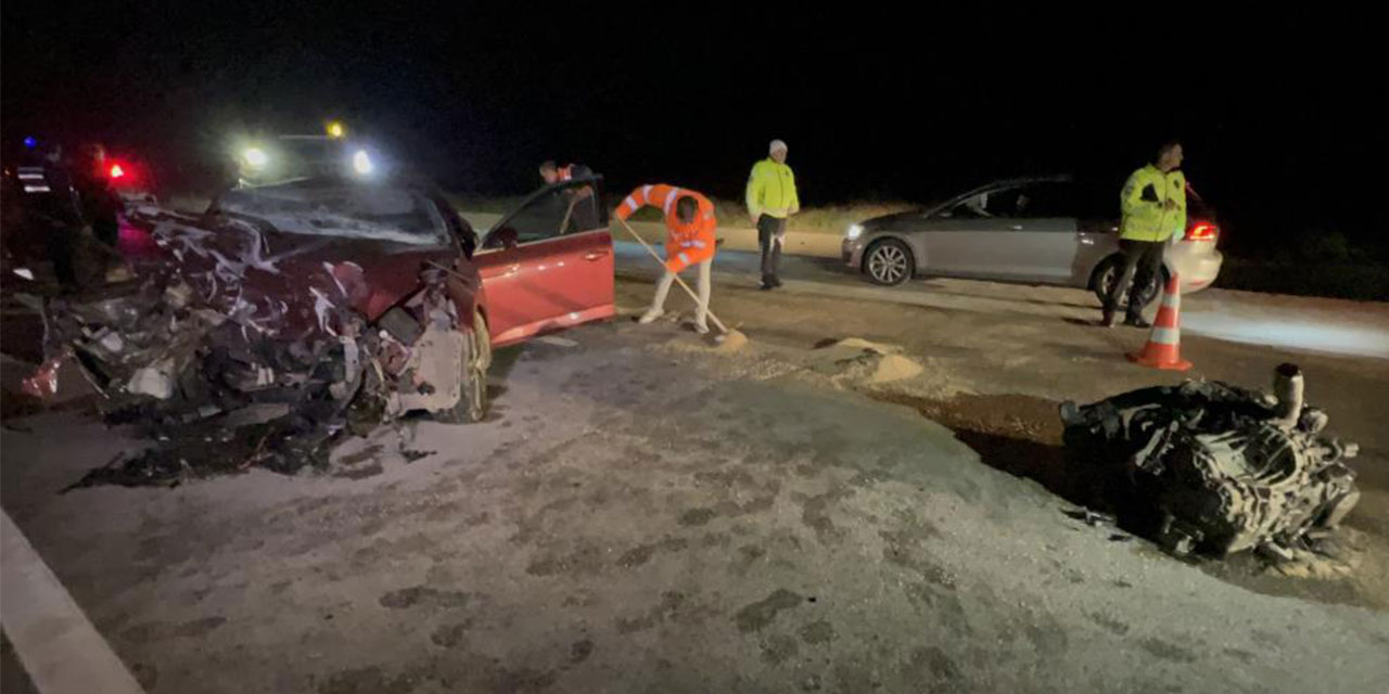 Çanakkale'de 2 otomobil çarpıştı: 5 ölü, 1 yaralı