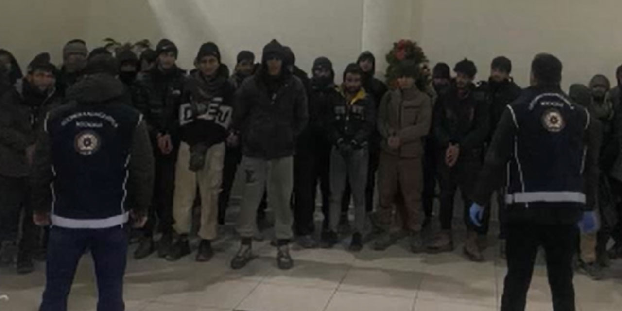 Amasya’da çinko yüklü tırdan 37 kaçak göçmen çıktı