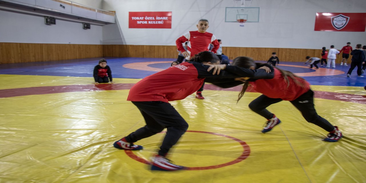 Şampiyon güreşçi Nesrin Baş, Tokat'ta kız çocuklarına örnek oldu