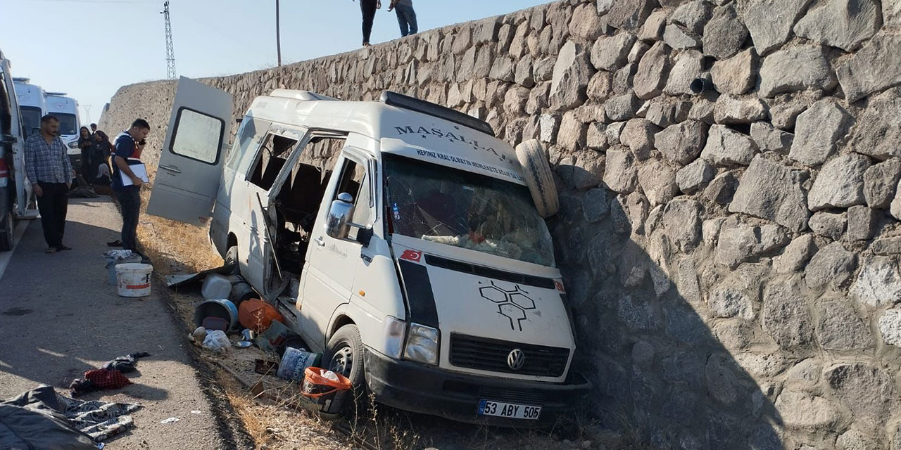Rize plakalı minibüs kazasında ölü ve yaralıların isimleri belli oldu