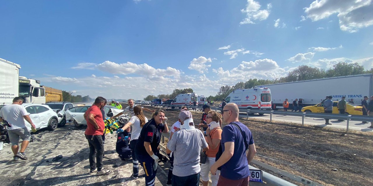 Anız Ateşinden Duman Kaplayan Tem'de Zincirleme Kaza: 1 Ölü, 36 Yaralı