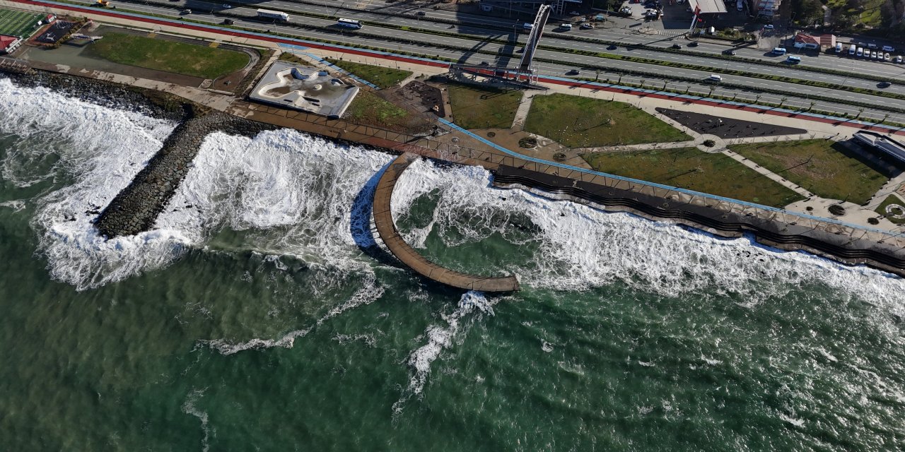 Karadeniz’de dalgalar havadan görüntülendi