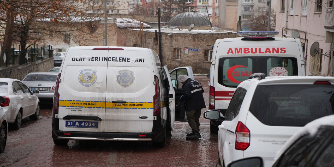 Niğde'de çift evlerinde ölü bulundu