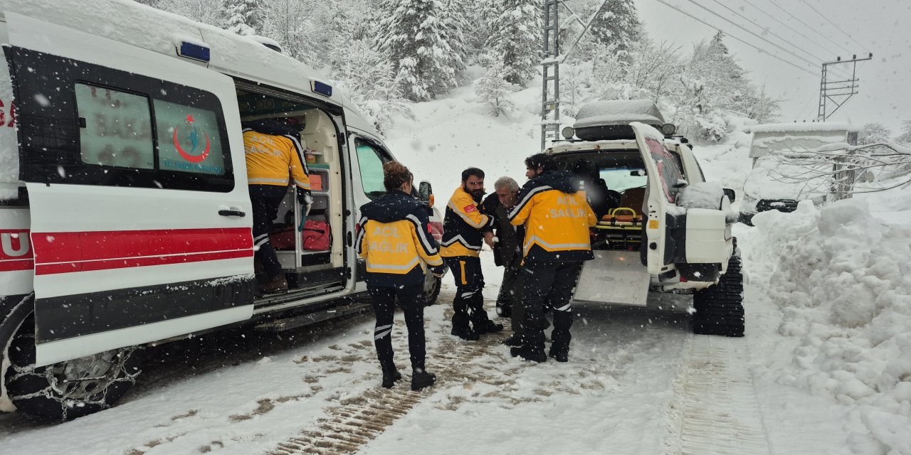 Kar nedeniyle evinde mahsur kalan hastayı sağlık ekipleri kurtardı