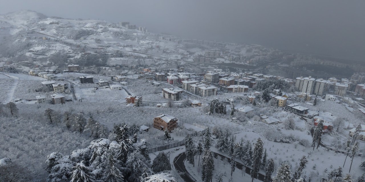 Kar Trabzon’u beyaza bürüdü