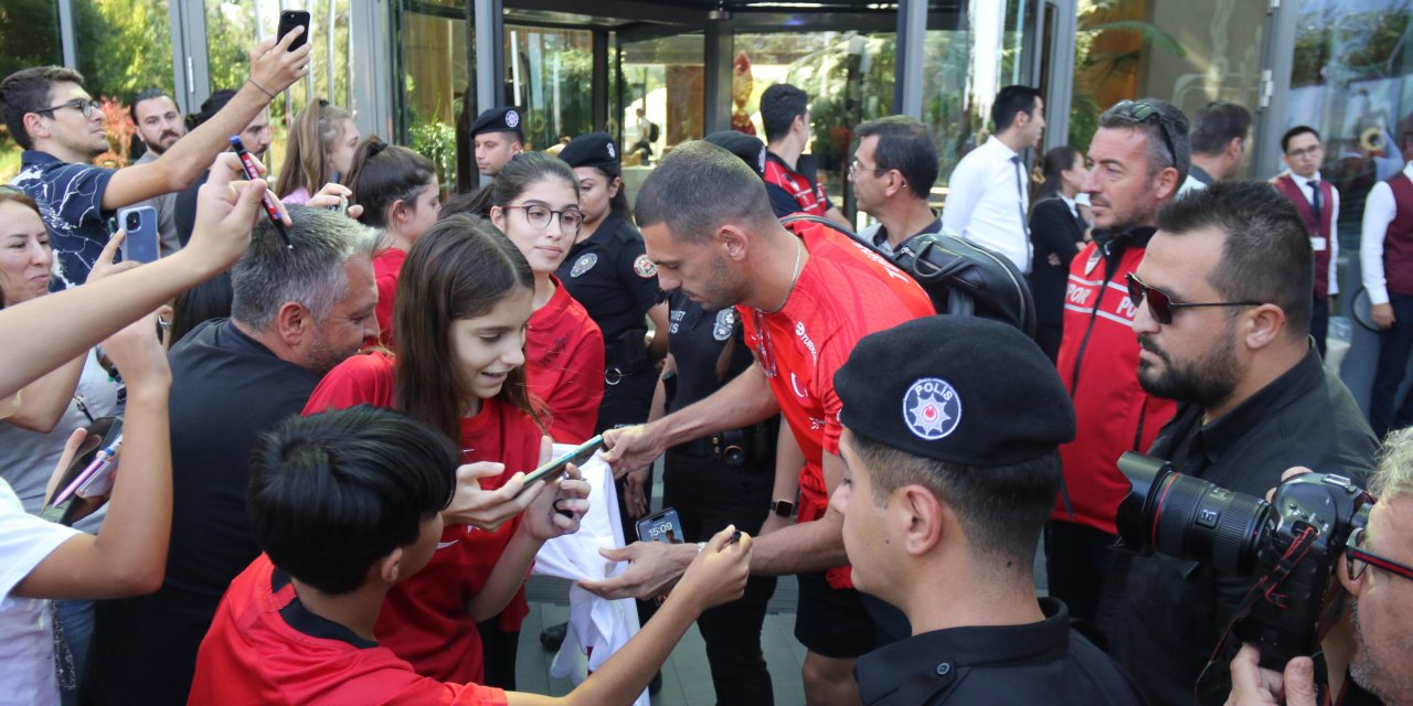 A Milli Futbol Takımı, Hollanda’ya Gitti