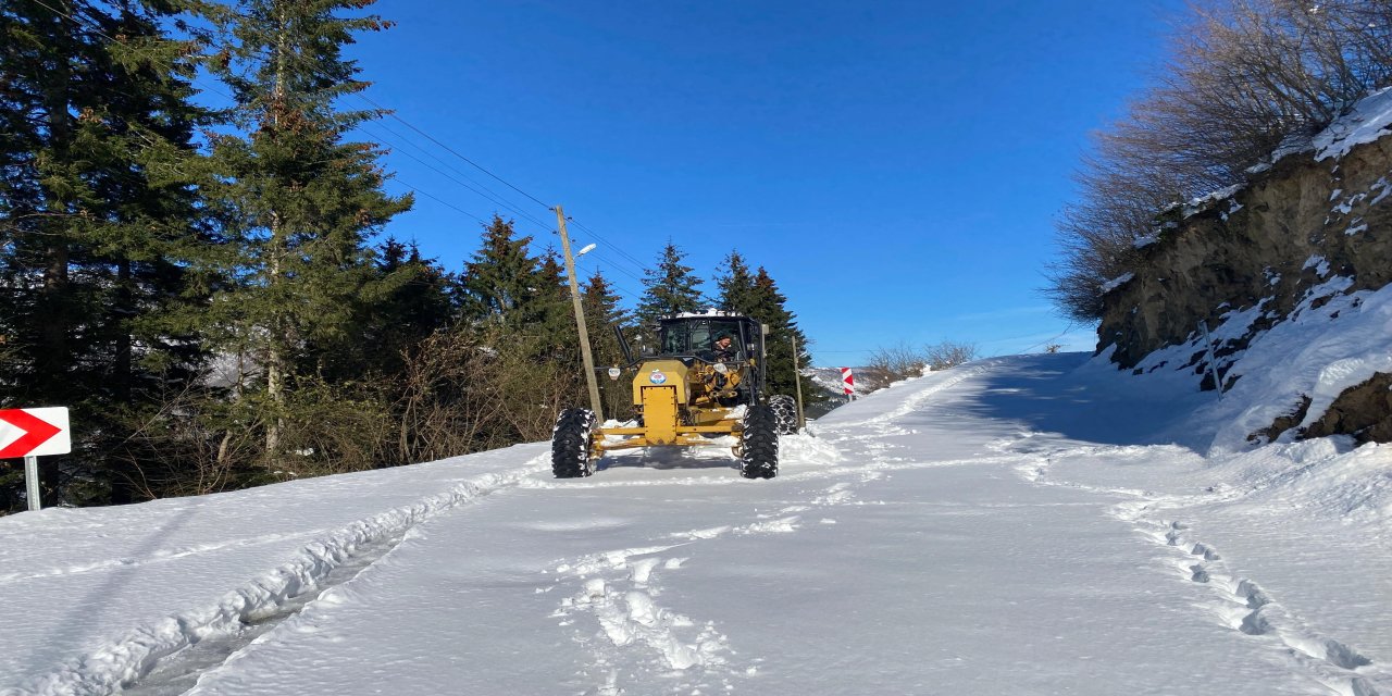 Trabzon’da karla mücadele sürüyor