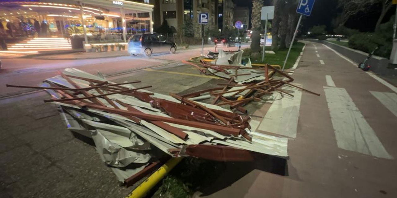 Samsun’da fırtına çatıları uçurdu, ağaçları devirdi