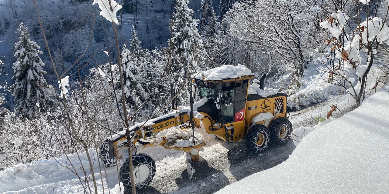 Rize’de Karla Mücadele Çalışmaları Devam Ediyor: Kapalı Köy Yolu Sayısı 7’ye Düştü