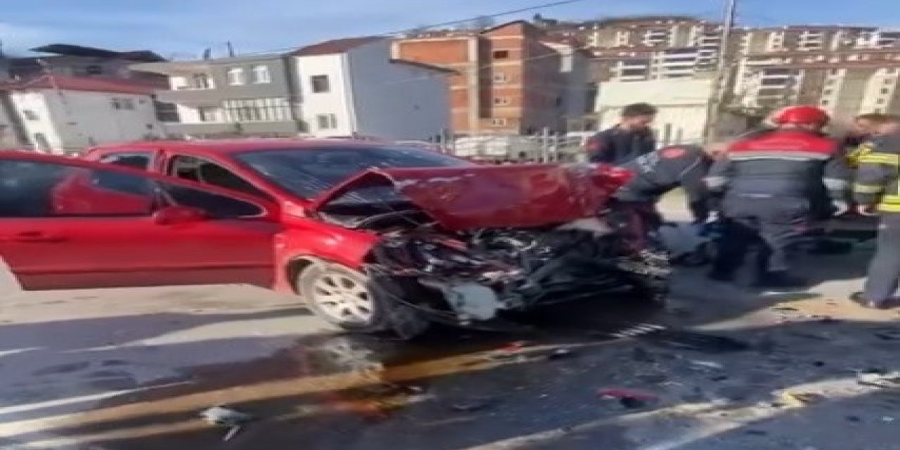 Trabzon’da yolcu indiren dolmuşa arkadan gelen otomobil çarptı: 3 yaralı