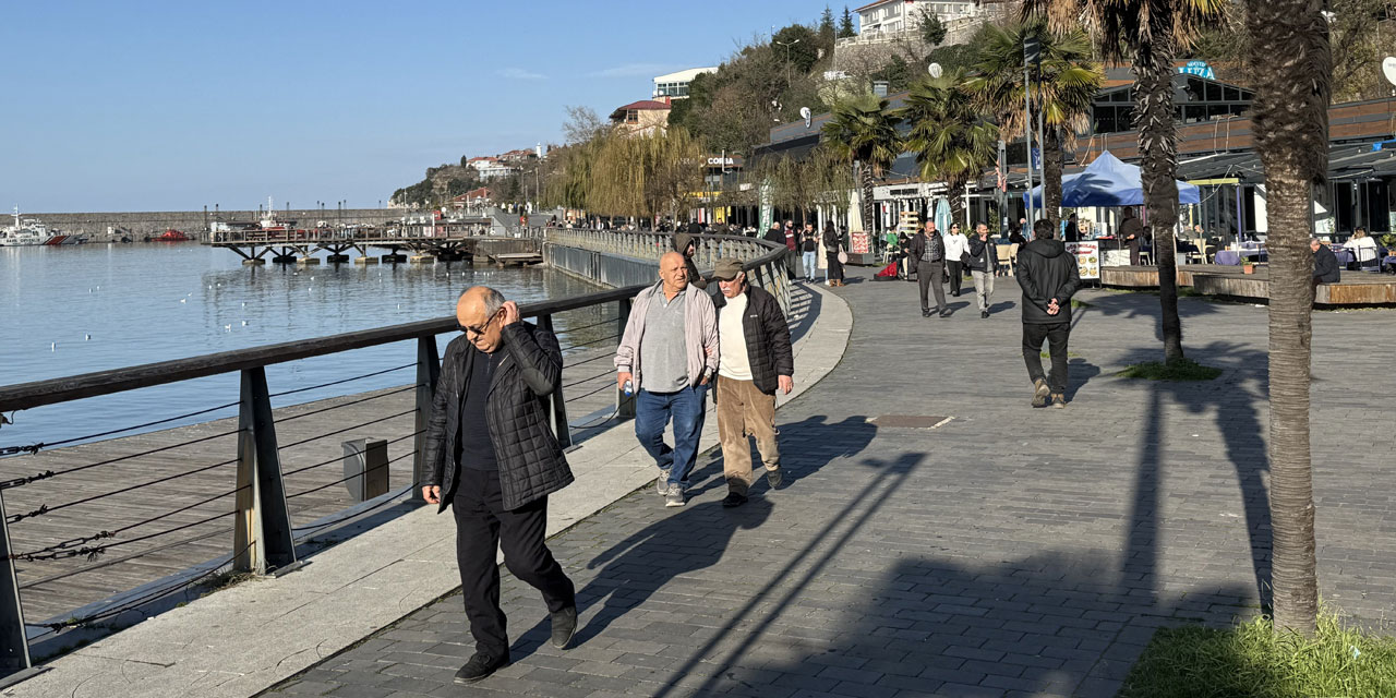 Sıcak havayı görenler sahile koştu