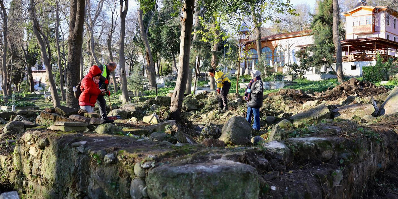 Seyyid Kutbiddin Mezarlığı'nda kurtarma kazısı ve çevre düzenleme çalışmaları