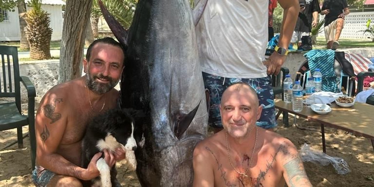 Mersin'de 3 Amatör Balıkçı, Oltayla 2 Metrelik Orkinos Yakalandı