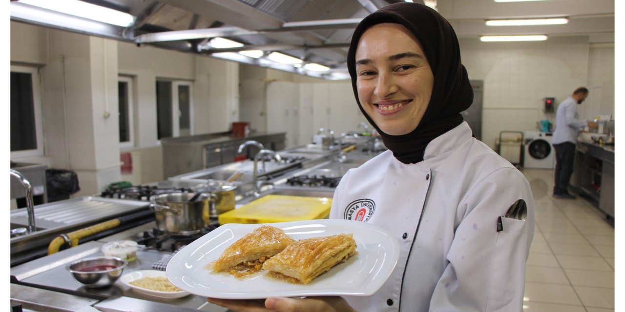 Amasya'nın yeni lezzeti ‘elmalı baklava'