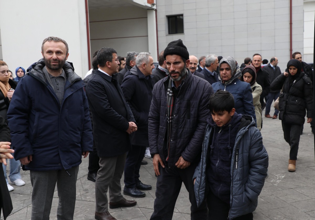 Malatya'dan 61 depremzede Rize'ye geldi