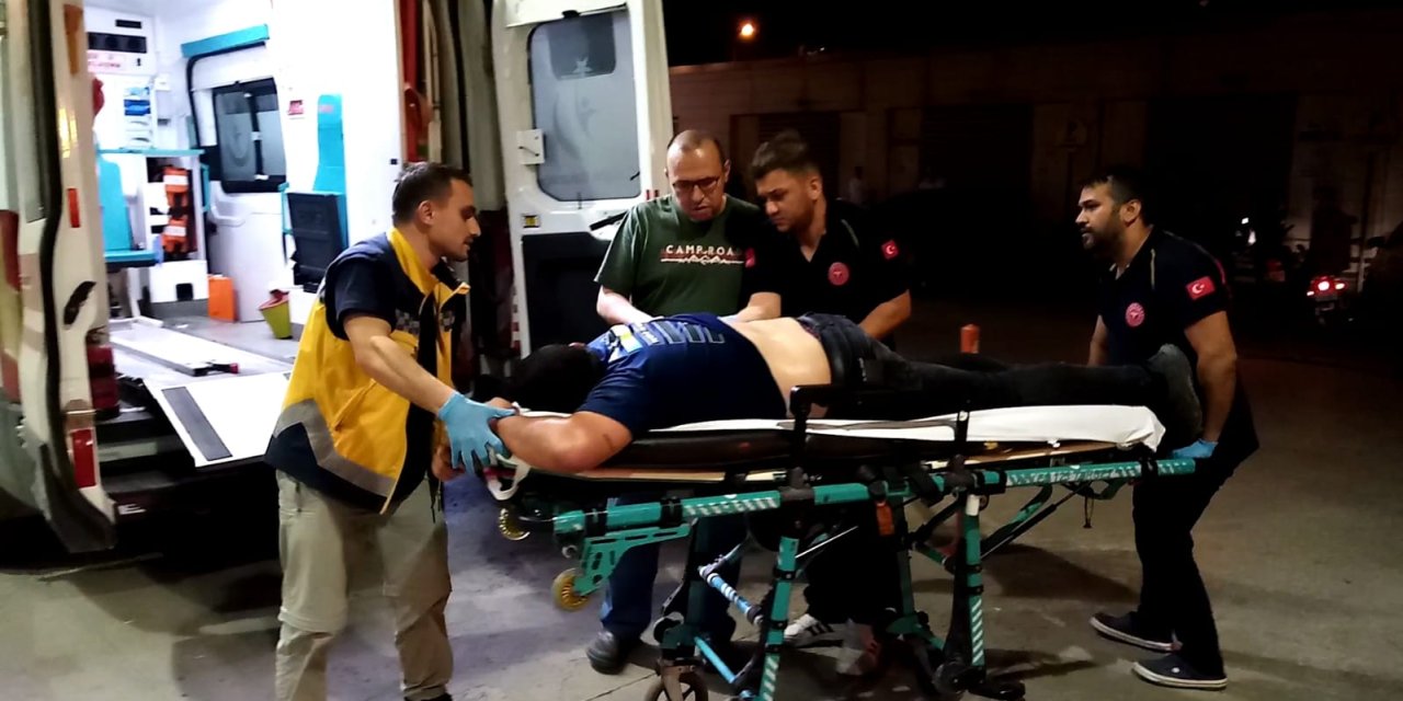 Tartıştığı Arkadaşına 'Adamsan Bıçakla' Dedi, Sırtından Bıçaklandı