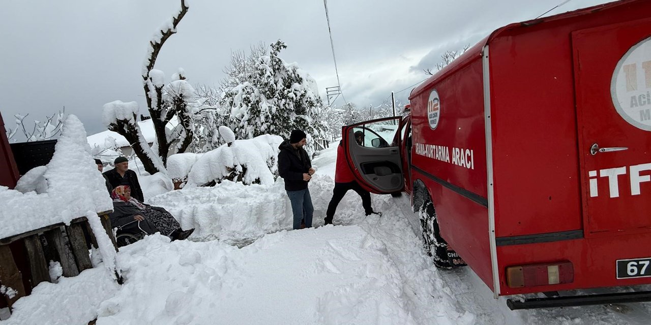 Kardan kapanan yolda diyaliz hastasının imdadına itfaiye yetişti