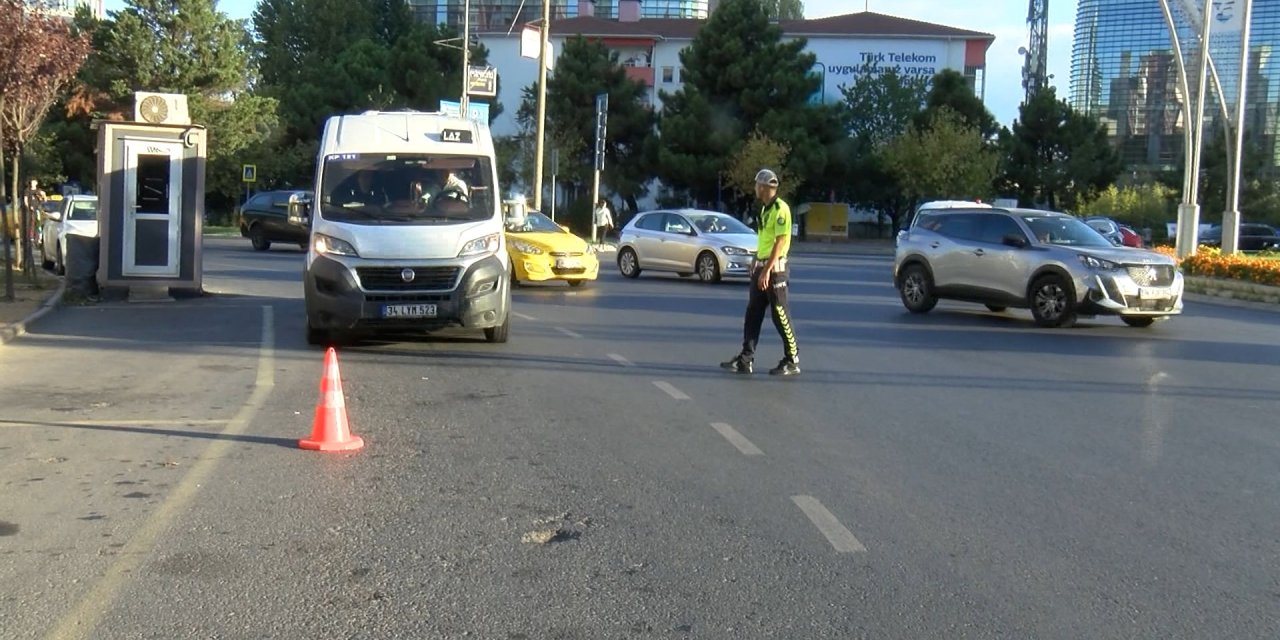 Ataşehir'de Okulların Açıldığı İlk Gün Servislere Denetim