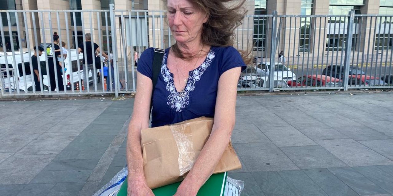 İngiliz Anne İntihar Ettiği Söylenen Kızının Eşyalarını Üç Yıl Sonra Teslim Aldı