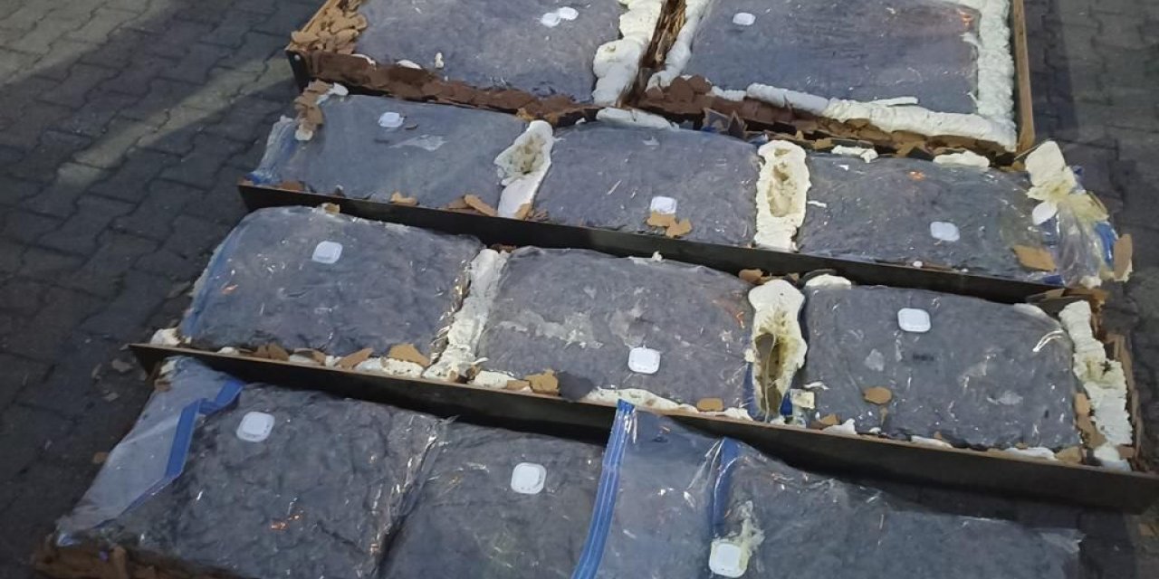 Mobilyalar Arasına Gizlenmiş 46 Kilogram Uyuşturucu Ele Geçirildi